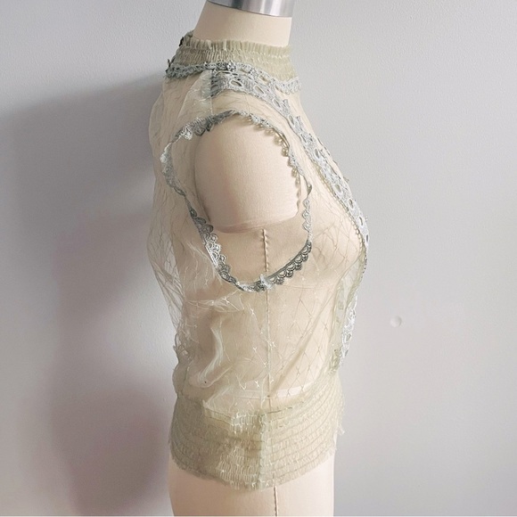 POL Sheer Antique Style Lace Sleeveless Top - Cream and Blue- Size Small- NWT - Picture 5 of 10